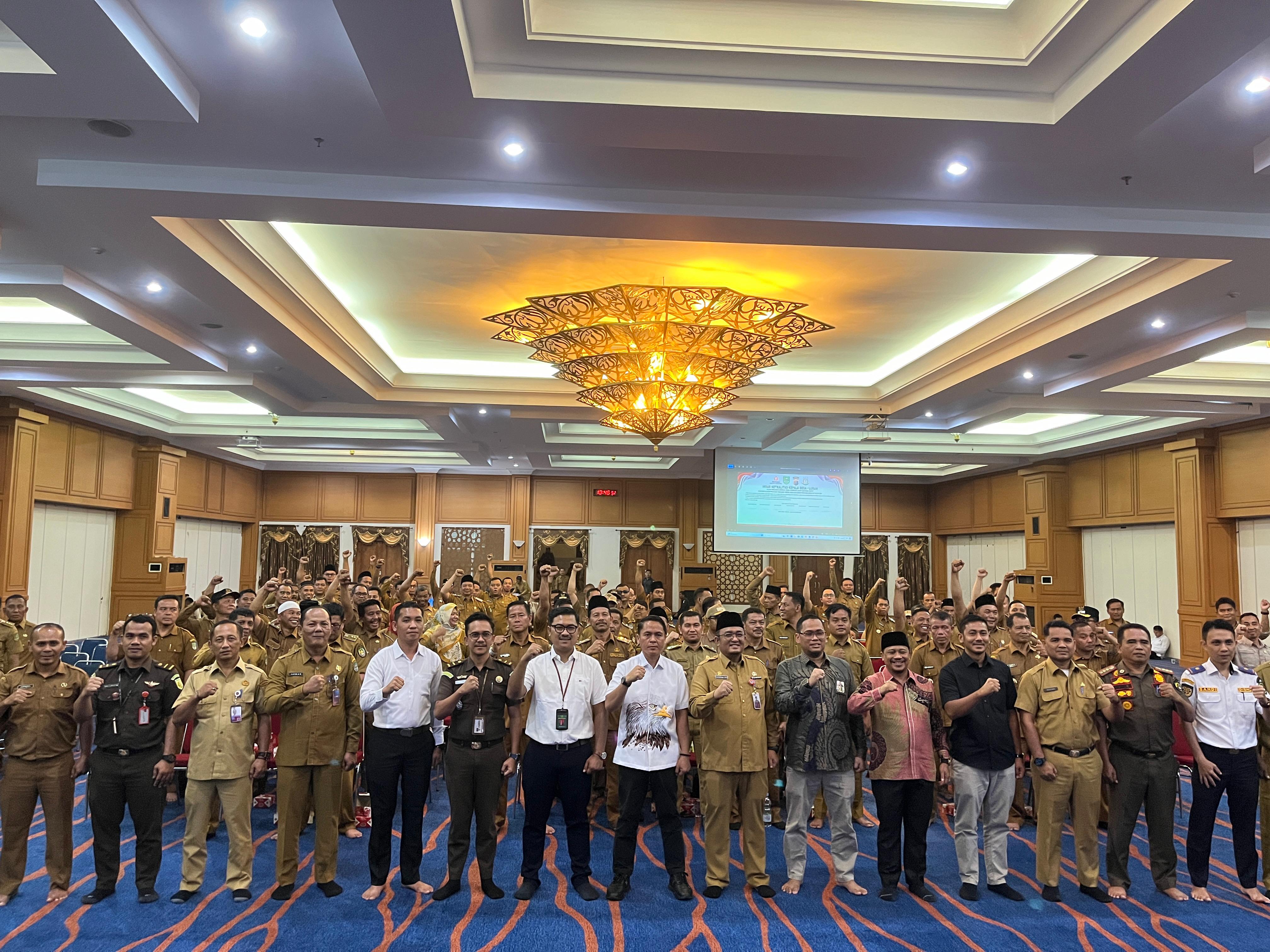 Seluruh Kepala desa dan Lurah SE Rohul  nyatakan sikap dalam Ikrar yang  di Gelar Bawaslu