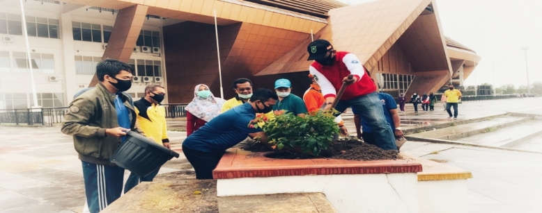 HAORNAS ke 37, Dispora Riau Percantik Stadion Utama dengan Goro dan Penghijauan