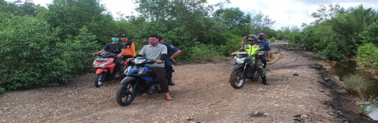 Patroli Karhutla, Babinsa Bersama Warga Desa Kepau Baru Kecamatan Tebingtinggi Barat