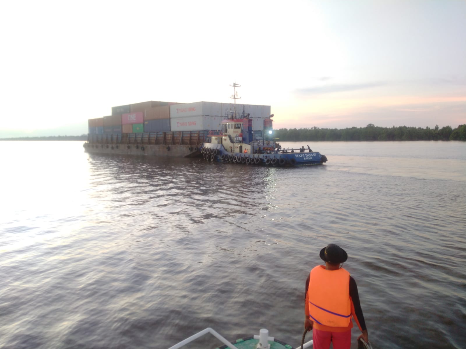 BPBD Bengkalis Lakukan Pencarian Korban Kecelakaan Kapal Tubrukan di Perairan Selat Padang Desa Penebal
