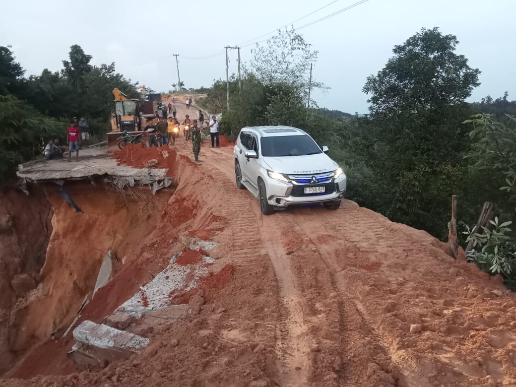 Jalan Putus Rokan IV Koto- Cipang Raya Diperbaiki, Akses Warga Kembali Norma