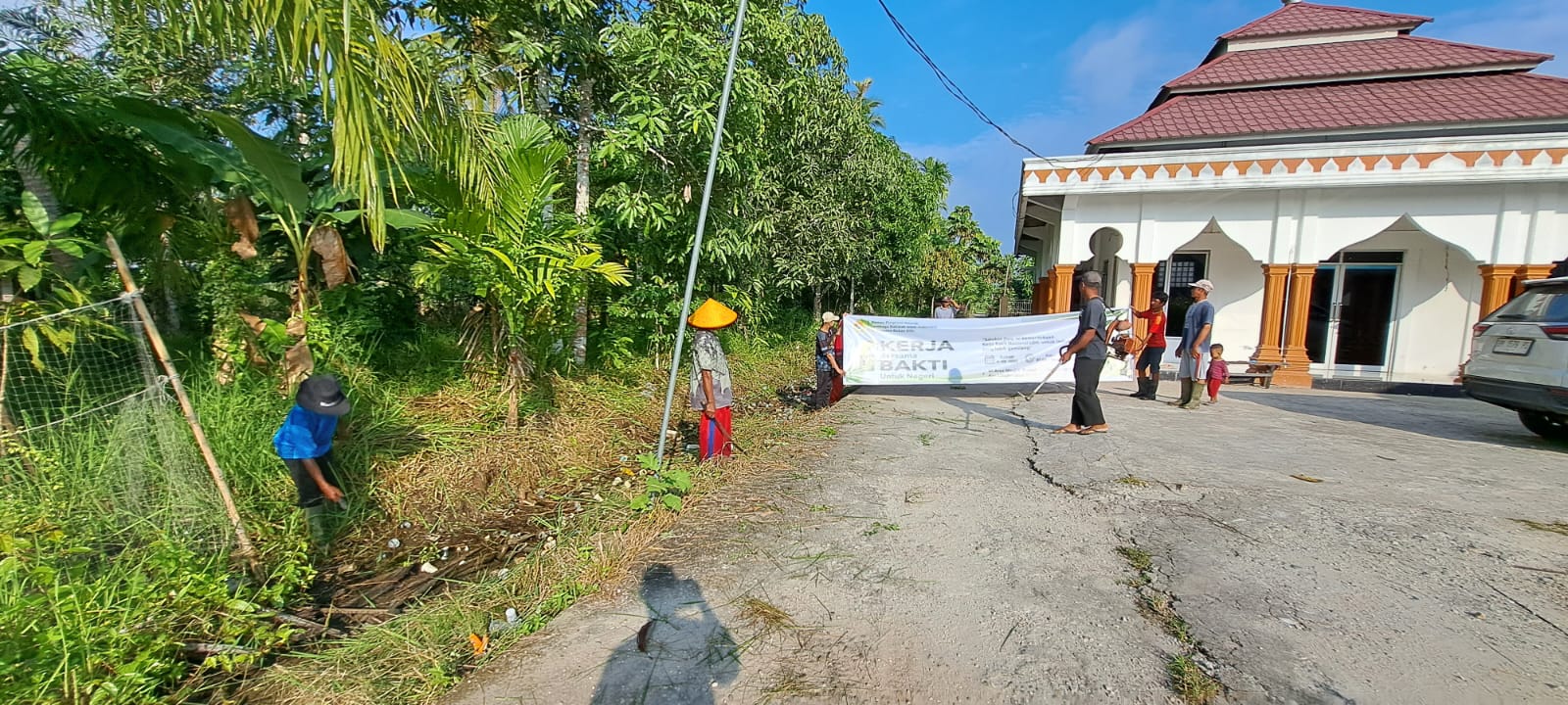 LDII Rohil Gelar Kerja Bakti Bersihkan Lingkungan Rumah Ibadah