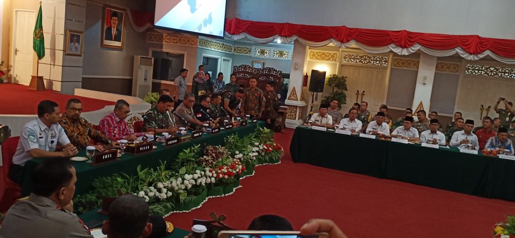 Panglima TNI dan Kepala BNPB Tiba di Gedung Daerah