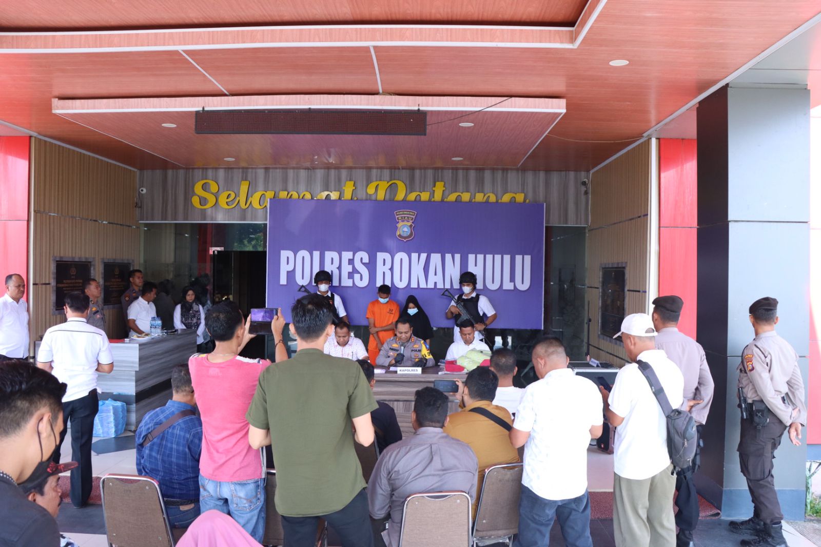 Diduga Telantarkan Bayi, Pasangan Kekasih di Luar Nikah Diringkus Personil Sat Reskrim Polres Rohul