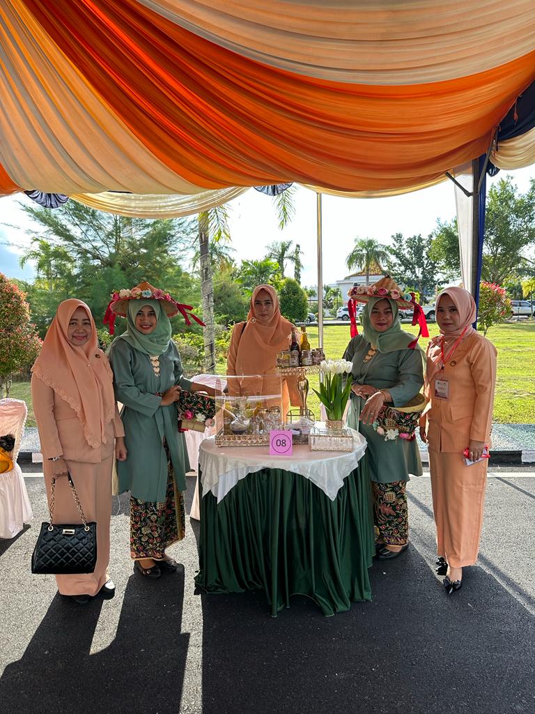 Sempena Hari Ibu ke-94, DWP PUPR Bengkalis Ikut Lomba Membuat Jamu