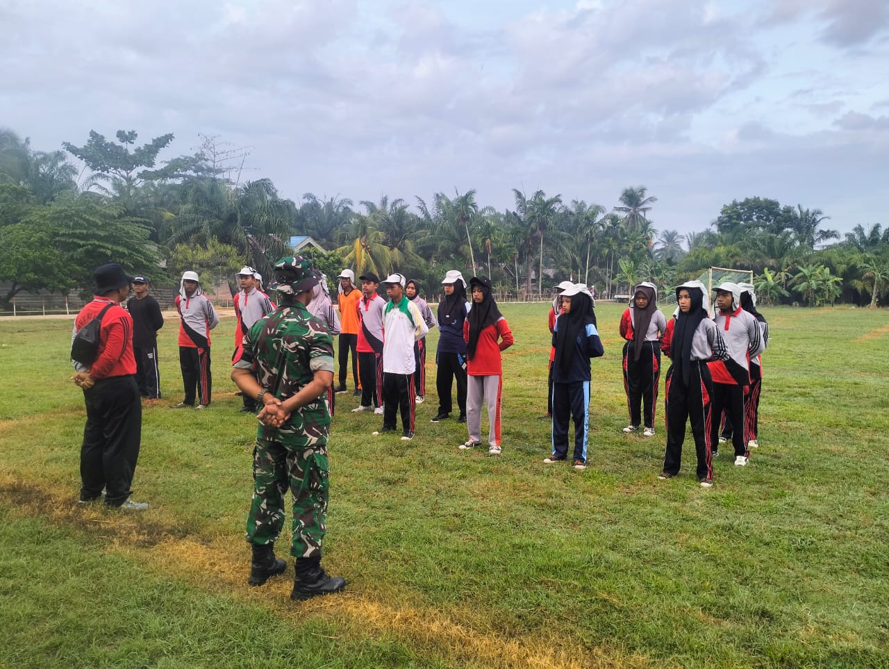 TMMD ke-125 Kodim 0321/Rohil: Turnamen Sepak Bola HUT RI ke-80 Pererat Silaturahmi dan Cari Bibit Unggul di Pekaitan