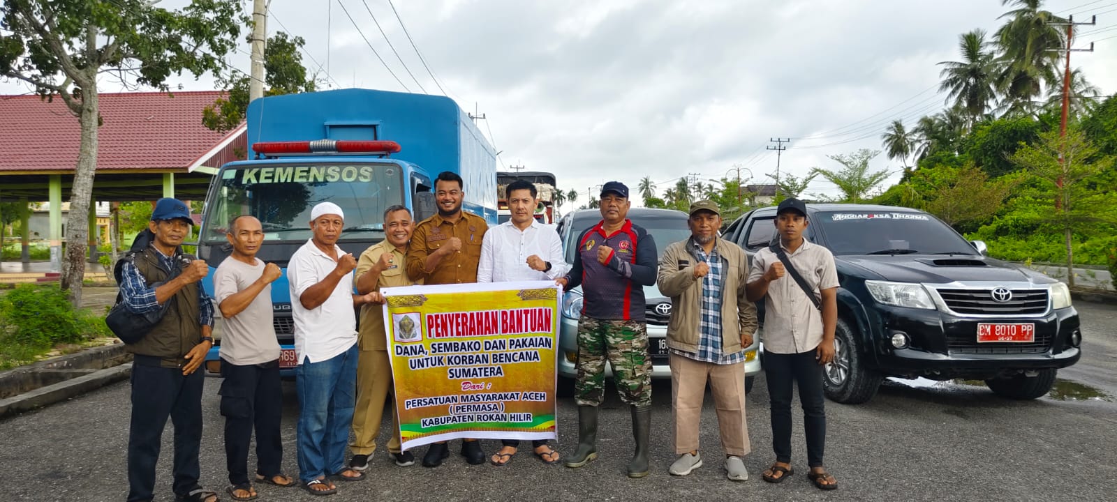 Camat Bangko dan Waka DPRD Rohil Lepas Rombongan Bantuan Posko Permasa Rohil Untuk Warga Aceh Korban Bencana