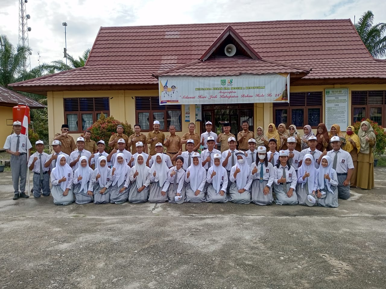 Kepsek SMA 1 Kepenuhan Pimpin Pengukuhan  Kepengurusan Ketua OSIS 2023/2024