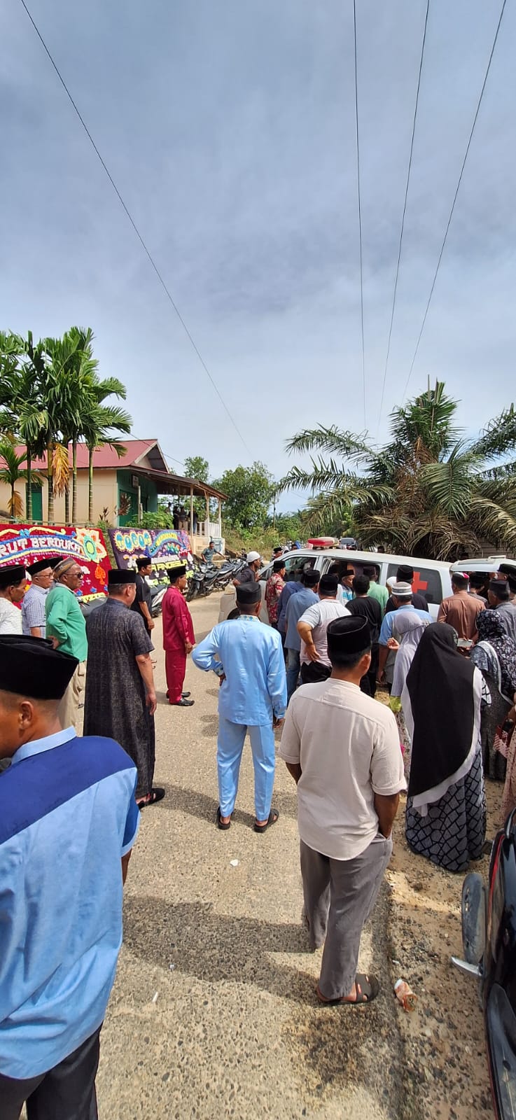 Kehangatan Cinta di Tengah Duka: Calon Wakil Bupati Pelalawan Abu Bakar, Melayat Keluarga Berduka