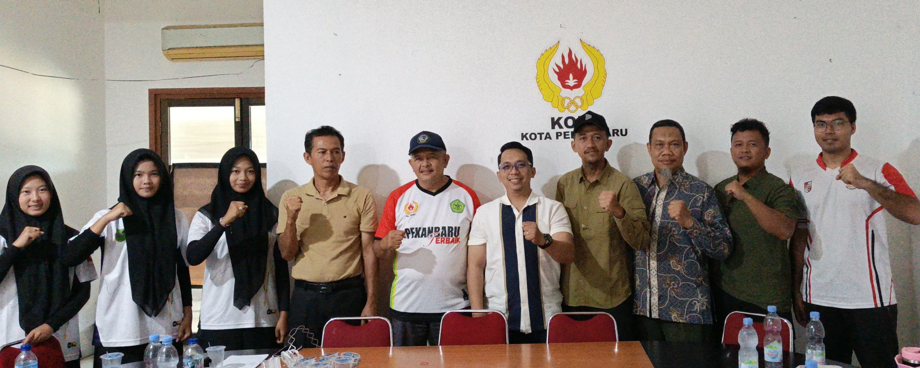 ‎Ketua KONI Pekanbaru Terpilih Reza Apresiasi Atlet Panahan Sabet Medali Emas dan Medali Perak di Kejuaraan Tingkat Asia