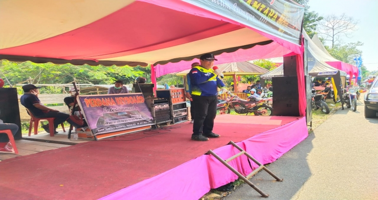 Bupati Rohul bersama Kapolres  lepas 200 Rider JRR dari Wisata Air Panas 