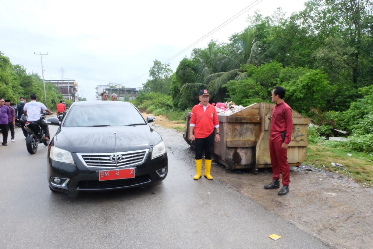 Tinjau Langsung Tempat Tumpukan Sampah, Wabup Asmar : Mari Bersama Jaga Kota Kita