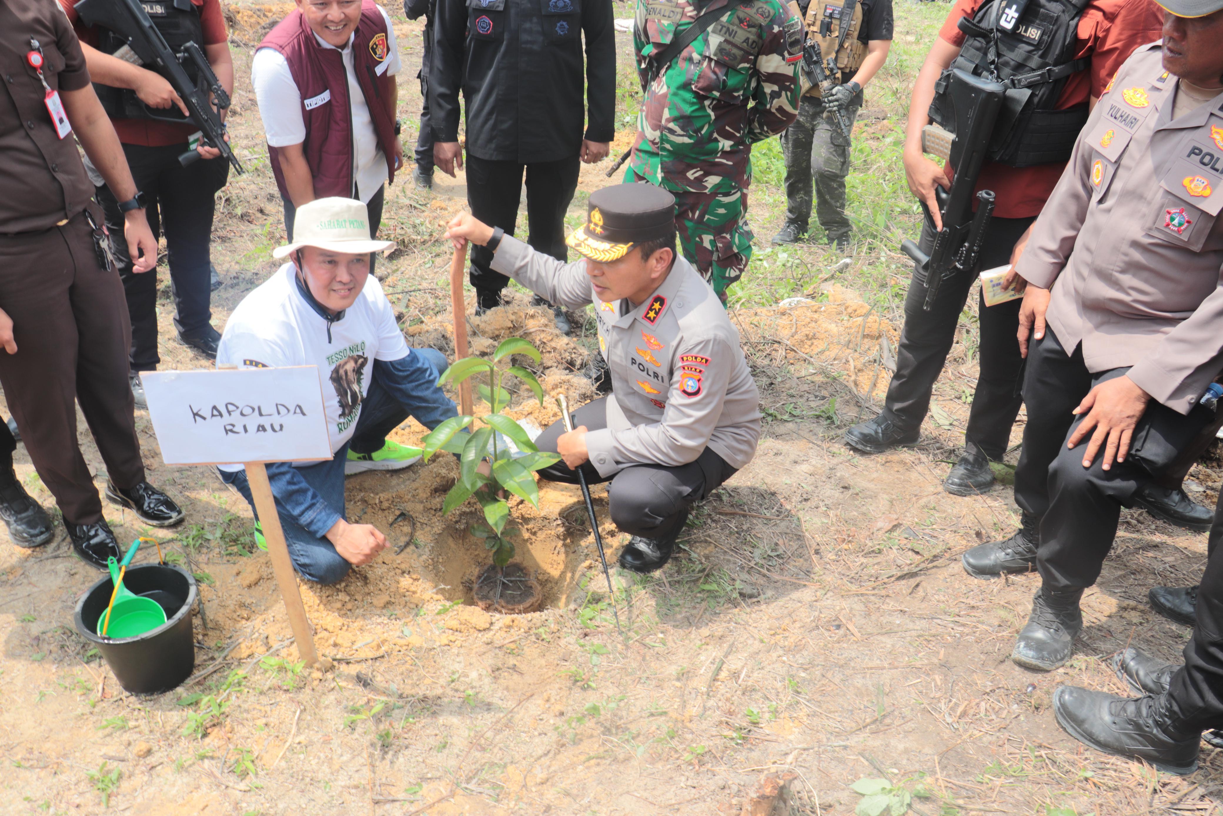 Kapolda Riau Pimpin Aksi Pemulihan TNTN, 712 Ha Diserahkan Sukarela