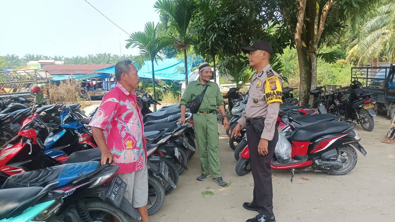 Ops Bina Kusuma LK23, Bhabinkamtibmas Polsek Tambusai Utara, Patroli  Pasar Tradisional Desa Rantau Sakti