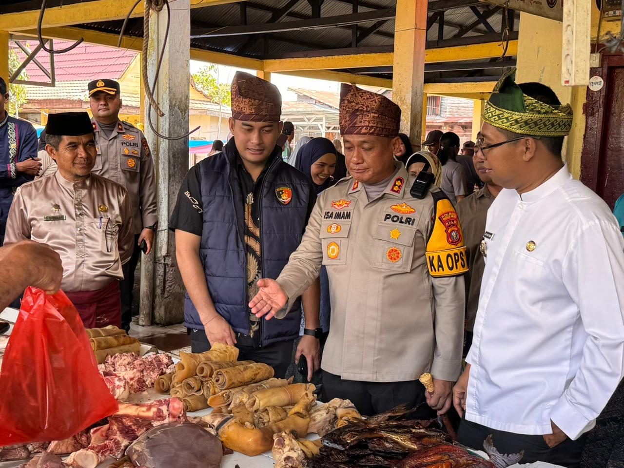 Kapolres Rohil Bersama Wakil Bupati dan DPRD Lakukan Pengecekan Bapokmas di Pasar Datuk Rubiah