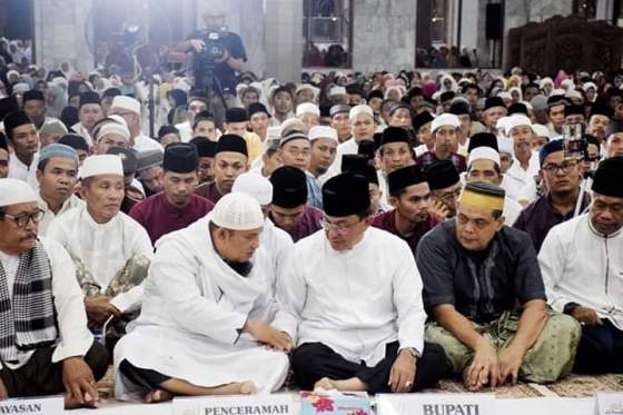 Bupati Inhil Ikuti Peringatan Isra Dan Miraj 1440 H di Masjid Raya Al-Huda, Tembilahan