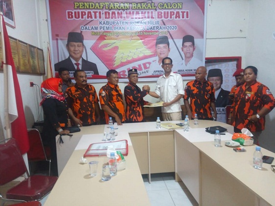 Taem Pratama Kembalikan Formulir Pendaftaran Bacabup Ke Gerindra dan PKS