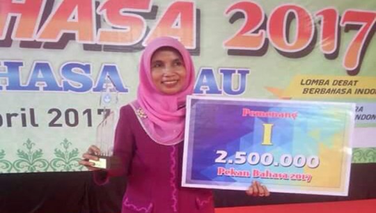 Harumkan Nama Kab. Rohul, Guru SDN 006 Rambah Sabet Juara 1 Mengajar Bahasa Indonesia Tingkat Provinsi