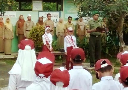 Danramil 02 Rambah  Lakukan  pembinaan di SD 006 Sialang Jaya