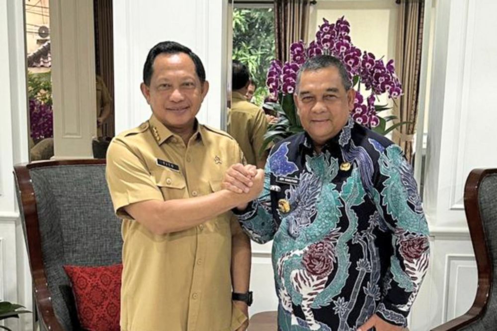 Pertemuan Satu  Jam Lebih, Mendagri Tito Karnavian Sambut Hangat Kedatangan Plt Gubernur Riau