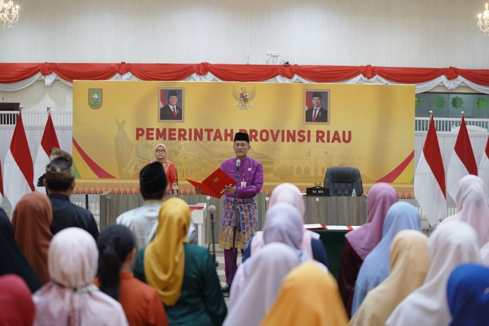 Sah, 4 Pejabat Fungsional Disnakertrans Riau di Lantik