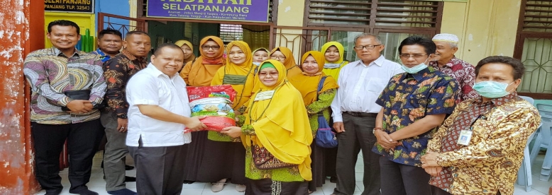 Bupati Irwan Serah Bantuan Untuk Anak Yatim Panti Asuhan Aisyiyah Selatpanjang