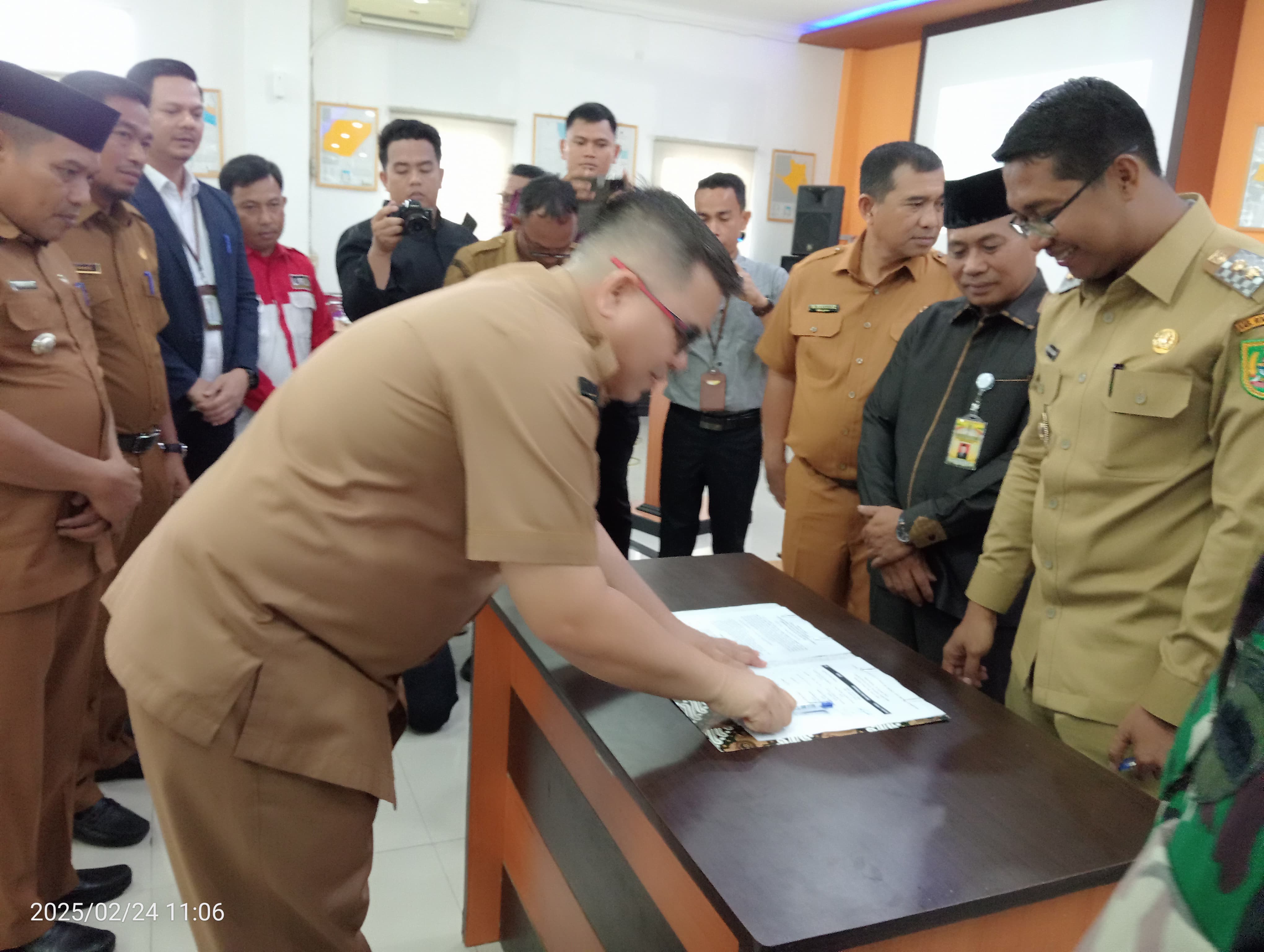 Wabup Jhony Charles Buka Secara Resmi Forum Konsultasi Publik Penyusunan Rencana Awal RKPD 2026