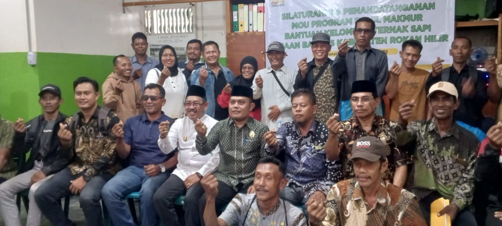 Baznas Rohil Salurkan 300 Ekor Sapi ke 37 Kelompok Ternak Lewat Program Rohil Makmur