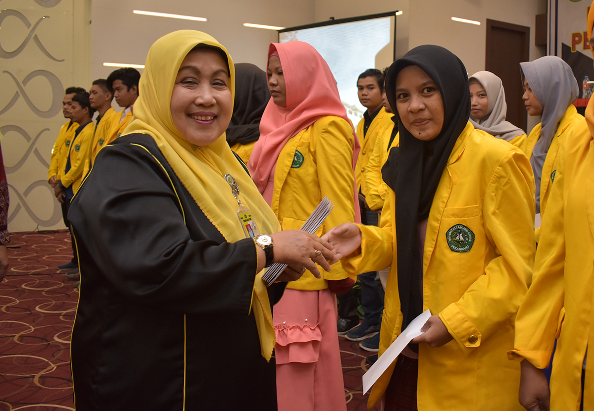 99 Mahasiswa Unilak Terima Beasiswa Dari Pemprov Riau
