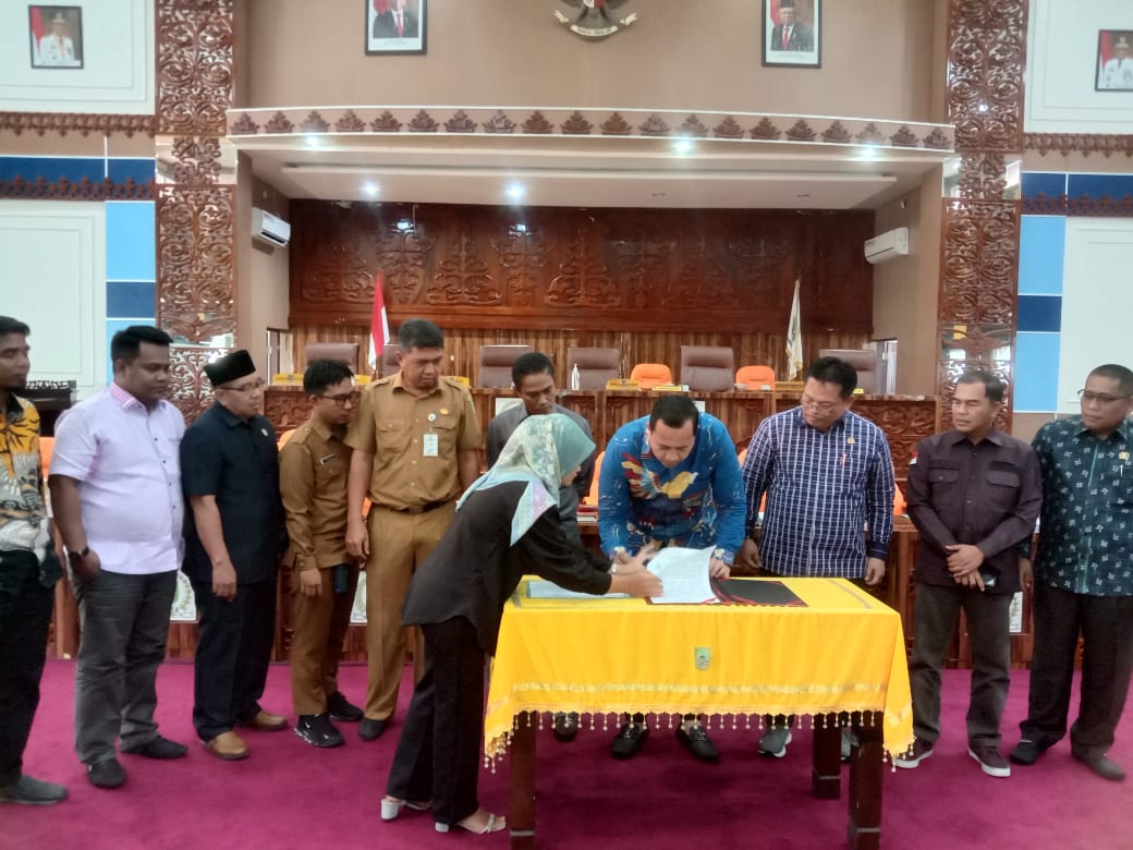 Pansus B DPRD Rohil Tandatangani Berita Acara Draf Ranperda Penyebutan Nama Desa Menjadi Kepenghuluan