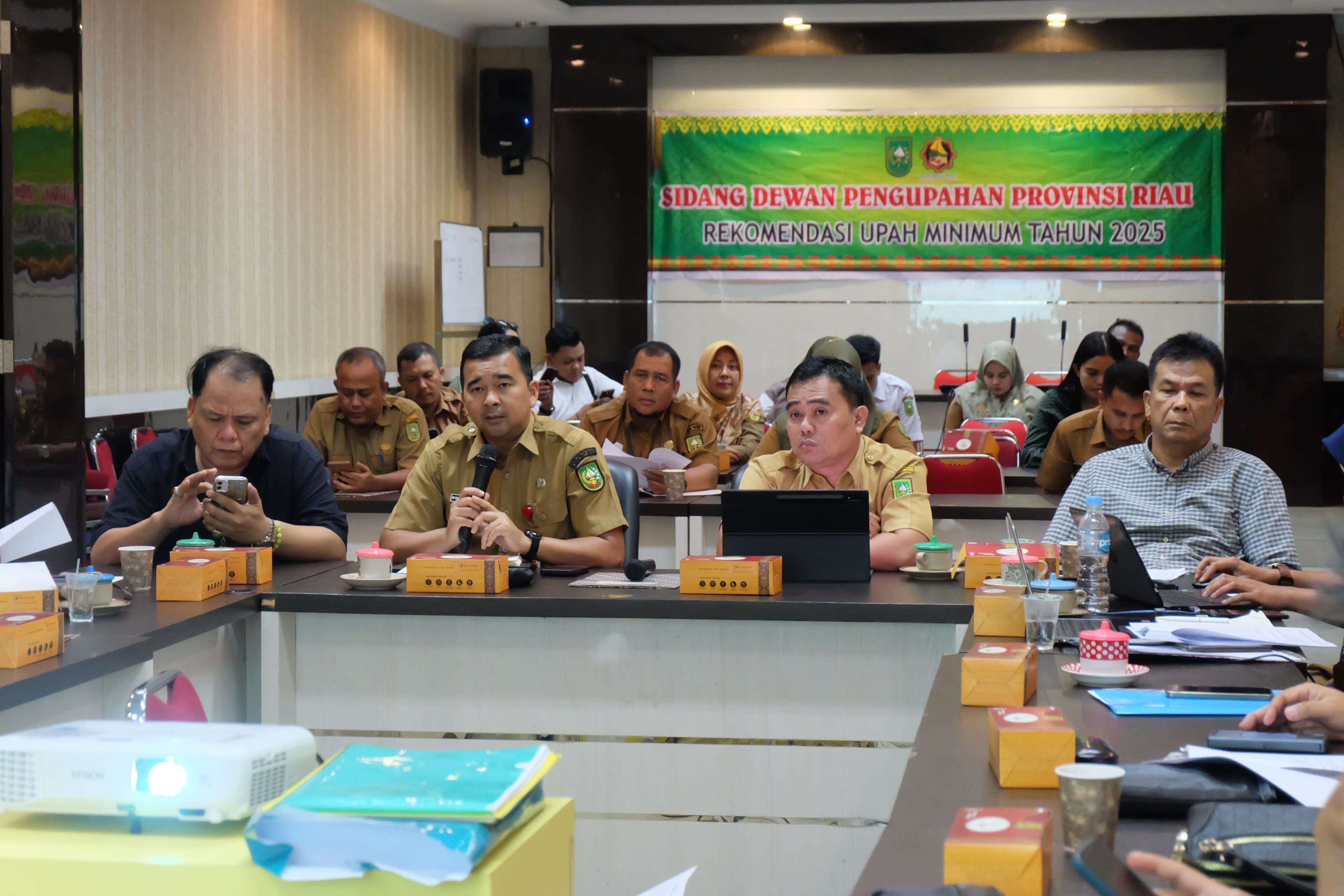 UMK 2025 Naik 6,5%, Berikut Daftar Upah Tertinggi dan Terendah Kabupaten Kota di Riau