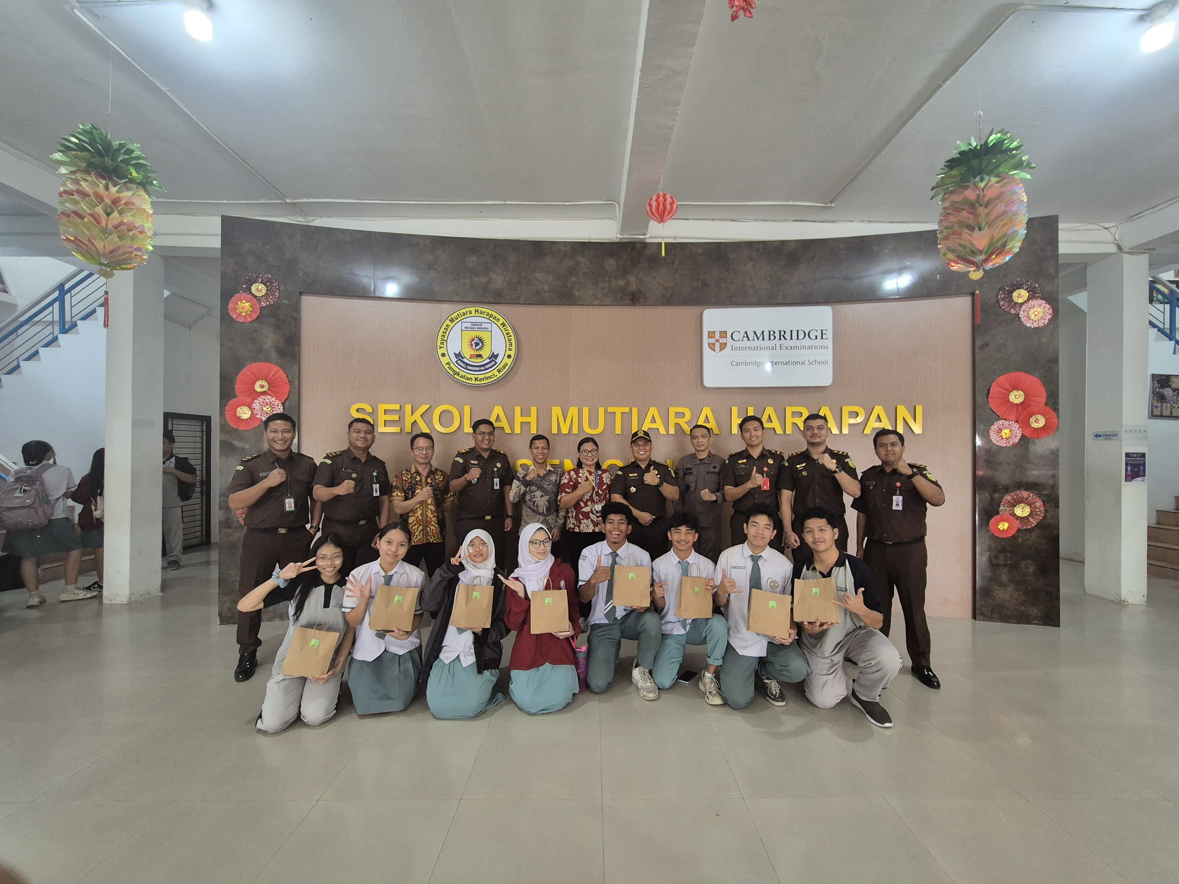 Program Jaksa Masuk Sekolah Berbahasa Inggris Perdana di SMA Internasional Mutiara Harapan
