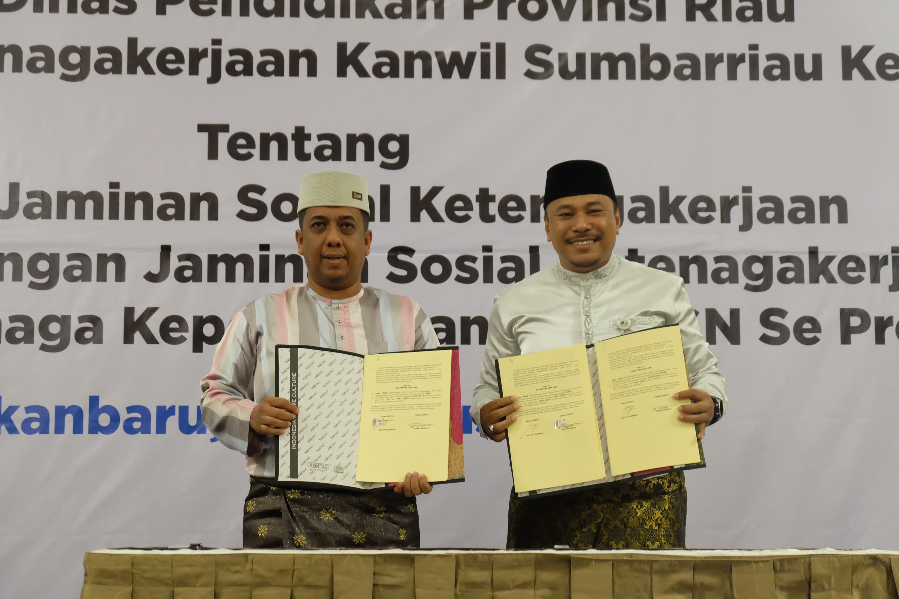 Disdik Riau Resmi Daftarkan Tenaga Pendidik Non PNS ke BPJS Ketenagakerjaan