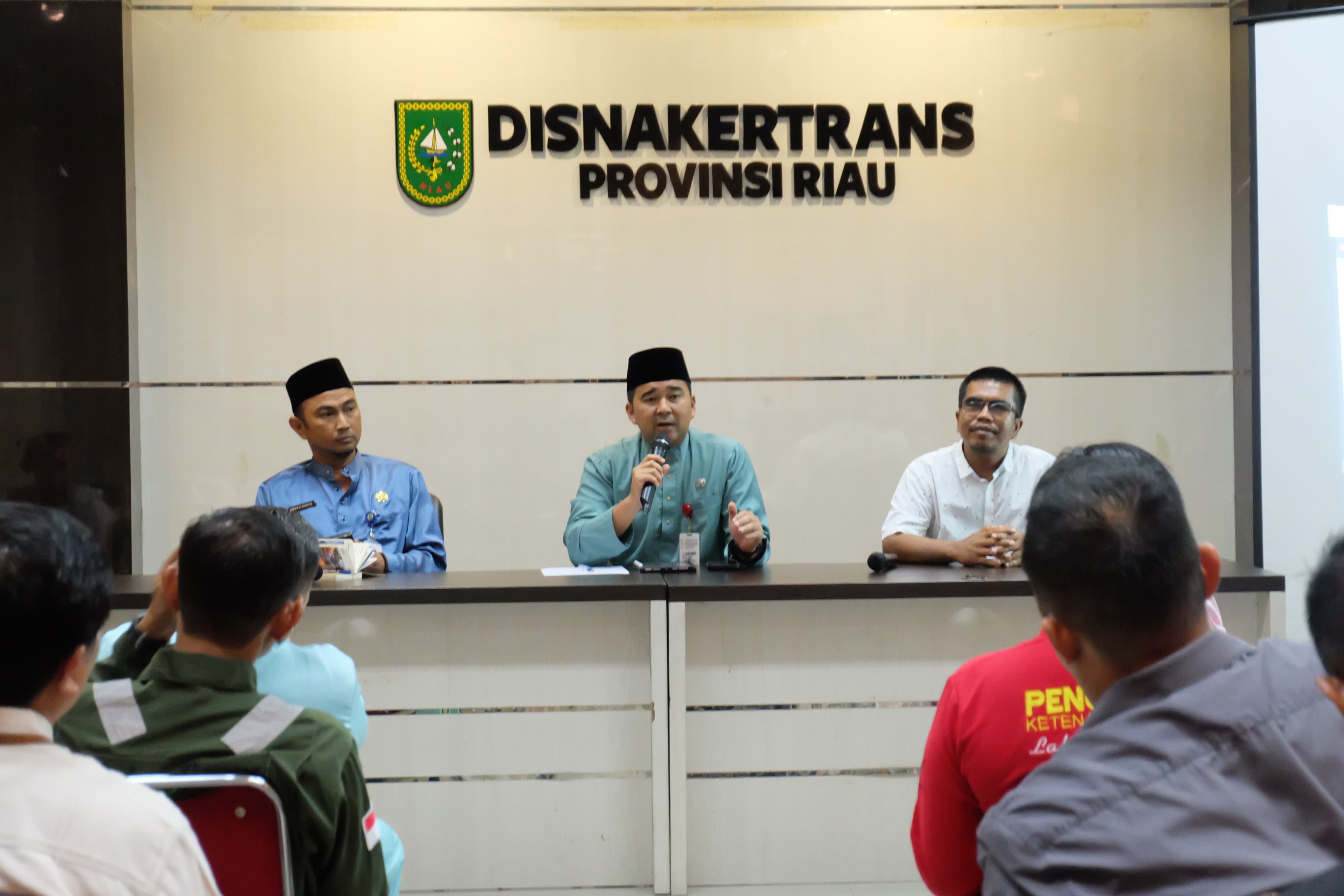 Disnakertrans Riau Gelar Rapat Panitia Bulan K3 Nasional 2025