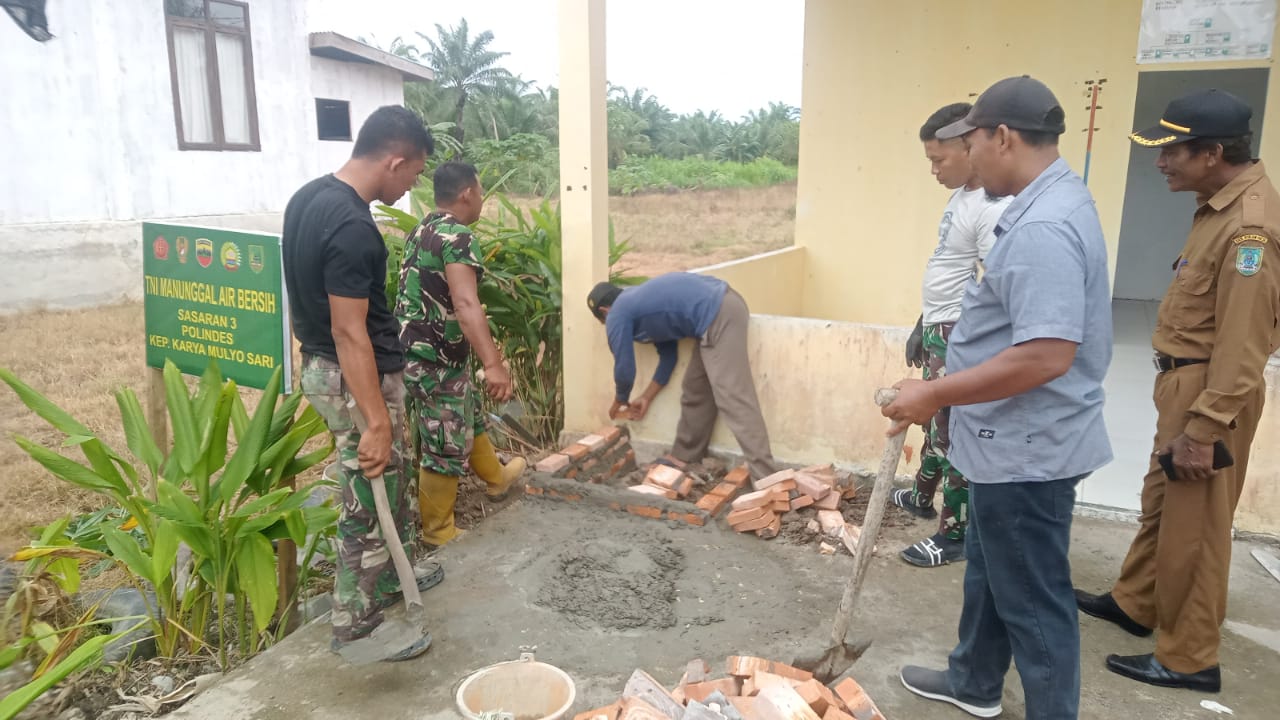 TMMD ke-125 Kodim 0321/Rohil Bangun Tangki Air di Polindes Karya Mulyo Sari, Dukung Kesehatan Masyarakat