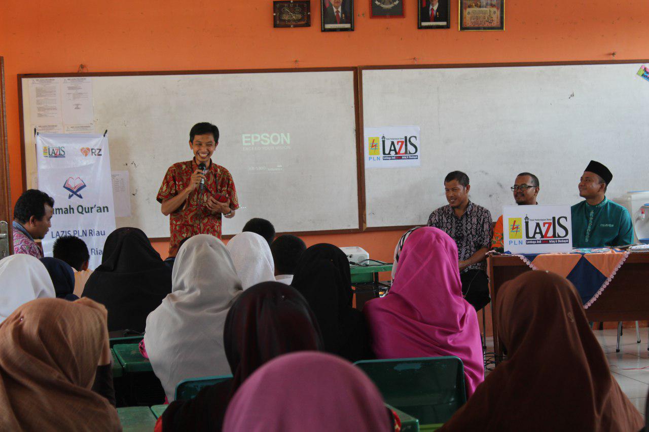 Laznaz PLN Riau dan Kepri Sosialisasi Kelistrikan di SMP Juara Pekanbaru