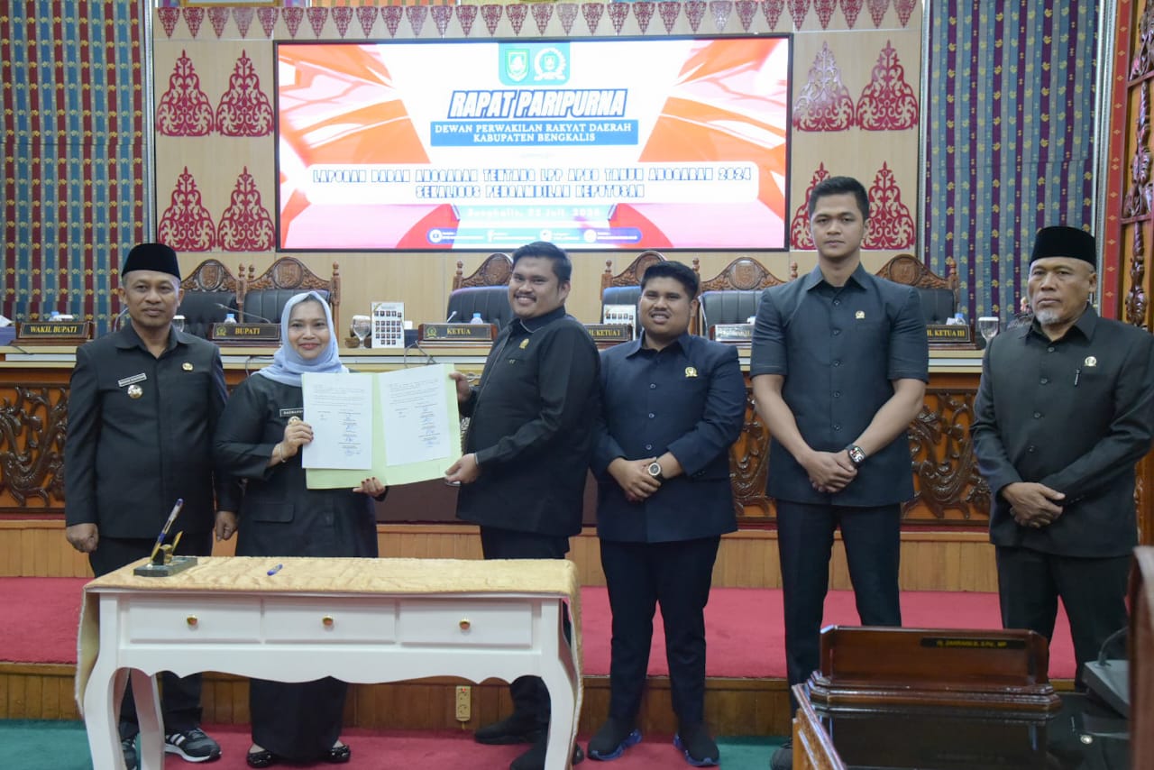 Bupati Bengkalis Sampaikan Ranperda Pertanggungjawaban Pelaksanaan APBD 2024