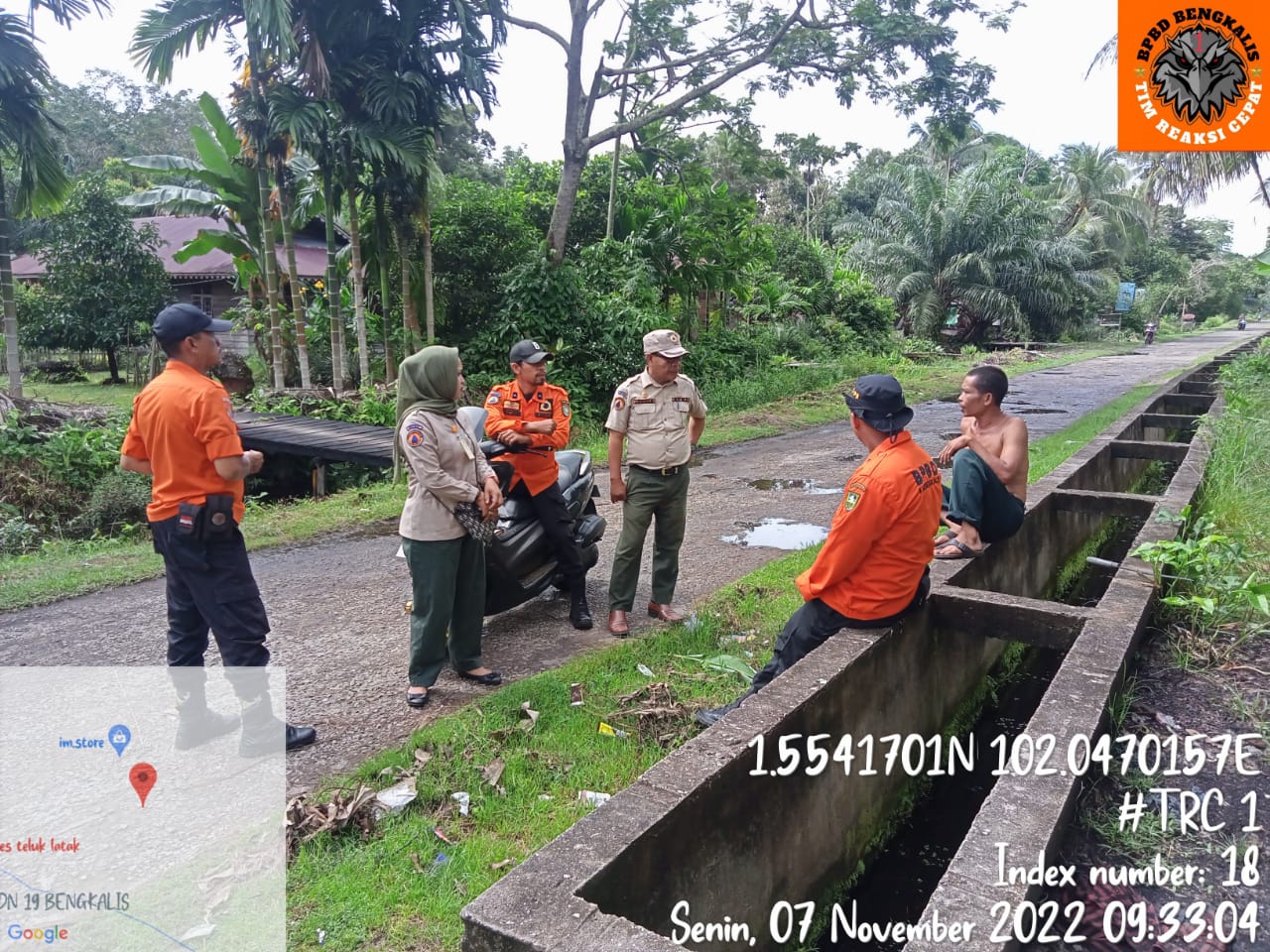 Patroli Wilayah Rawan Bencana, Tim BPBD kabupaten Bengkalis Cek Saluran Air di Desa Teluk Latak
