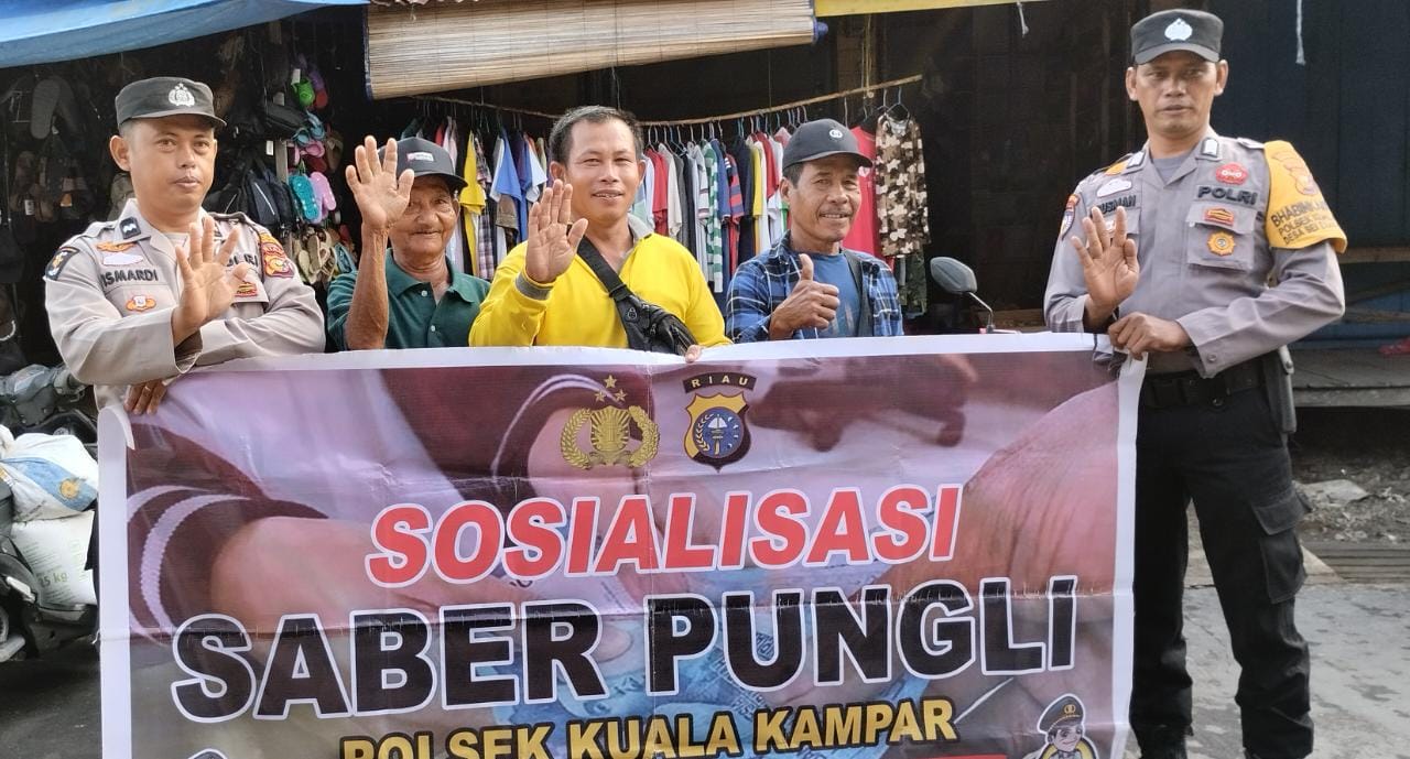 Polsek Kuala Kampar  Sosialisasi  Saber Pungli Sasar Petugas Parkir Pasar Minggu