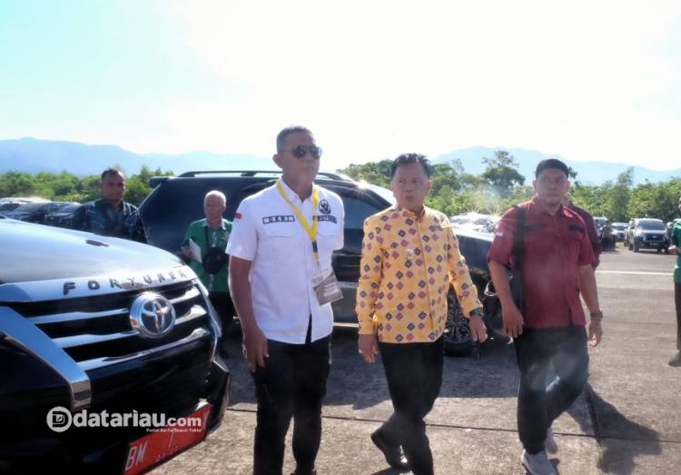 Plt. Bupati H. Asmar Hadiri Penas Tani Nelayan di Padang