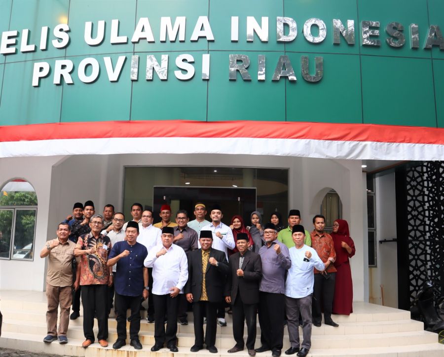 Jalin Silaturahmi Calon Wako dan Wawako Pekanbaru Edy Natar Nasution - Destrayani Bibra Sambangi MUI Riau