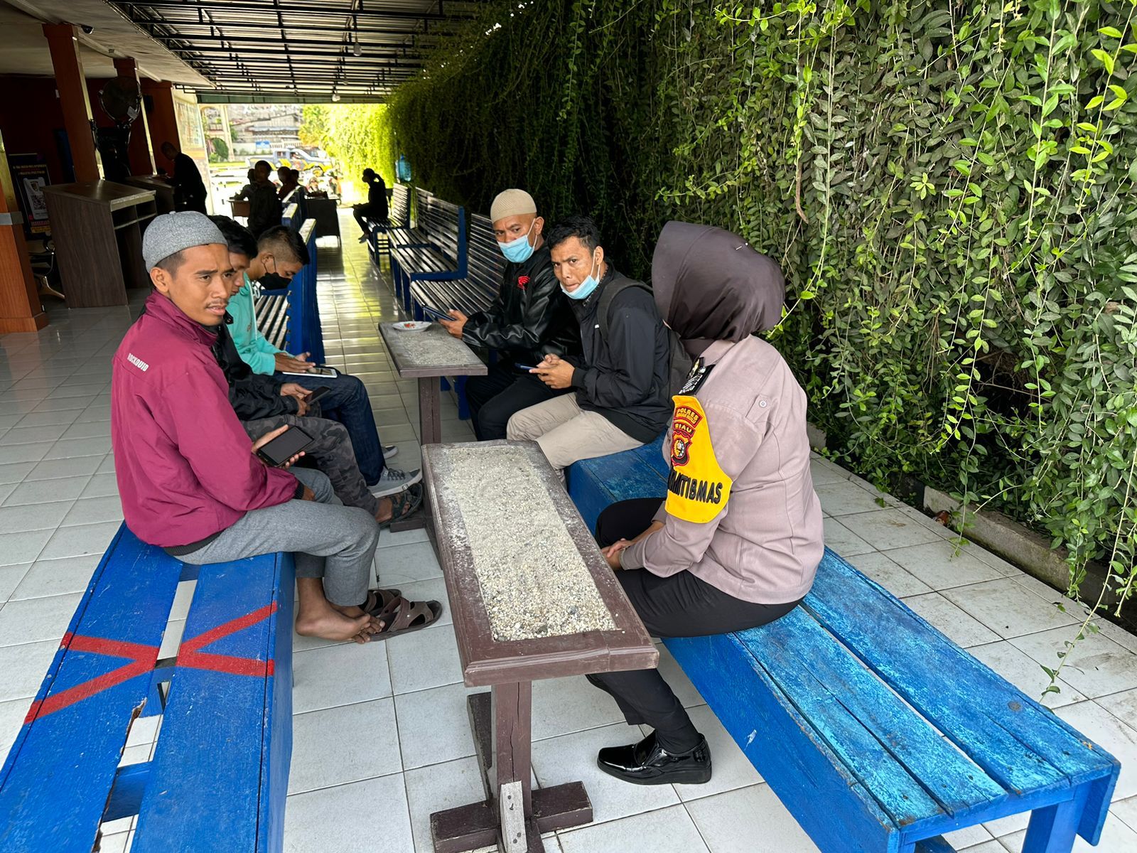 Wujudkan Situasi Kamtibmas Aman Dan Kondusif, Polwan Polres Rohul  Jumat Curhat di Desa Koto Tinggi