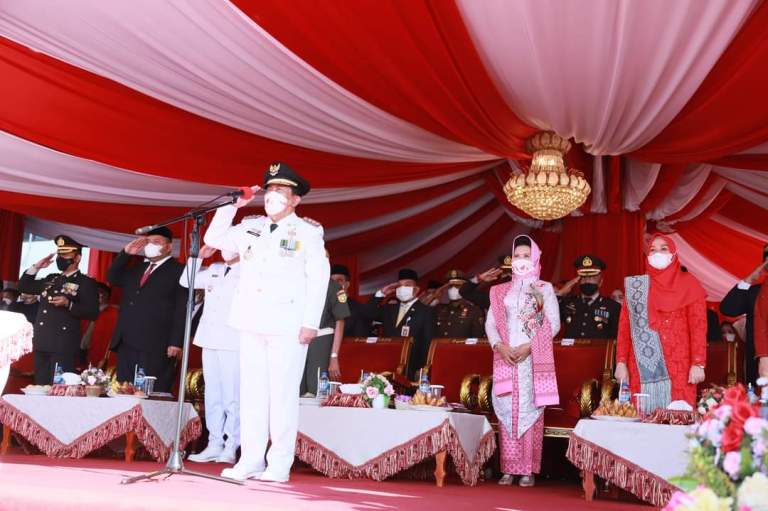 Mengusung Tema Pulih Lebih Cepat, Bangkit Lebih Kuat Bupati Sukiman Irup Peringati HUT Ke 77 RI