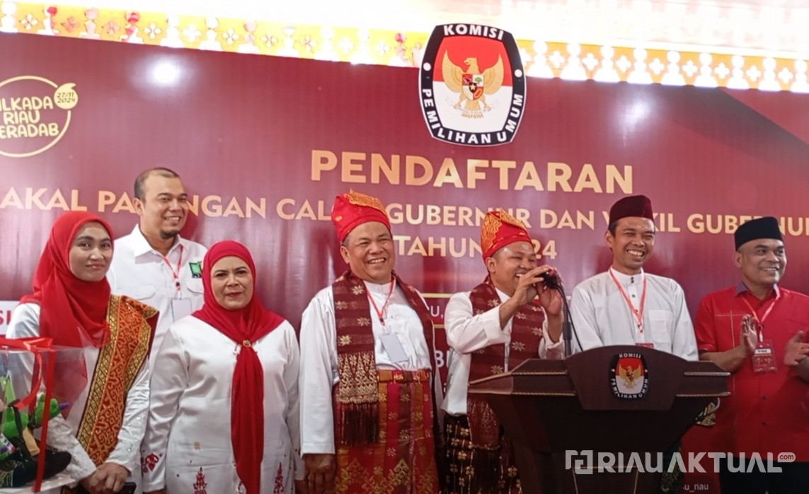 Didampingi UAS, Abdul Wahid-SF Haryanto Daftar ke KPU Riau