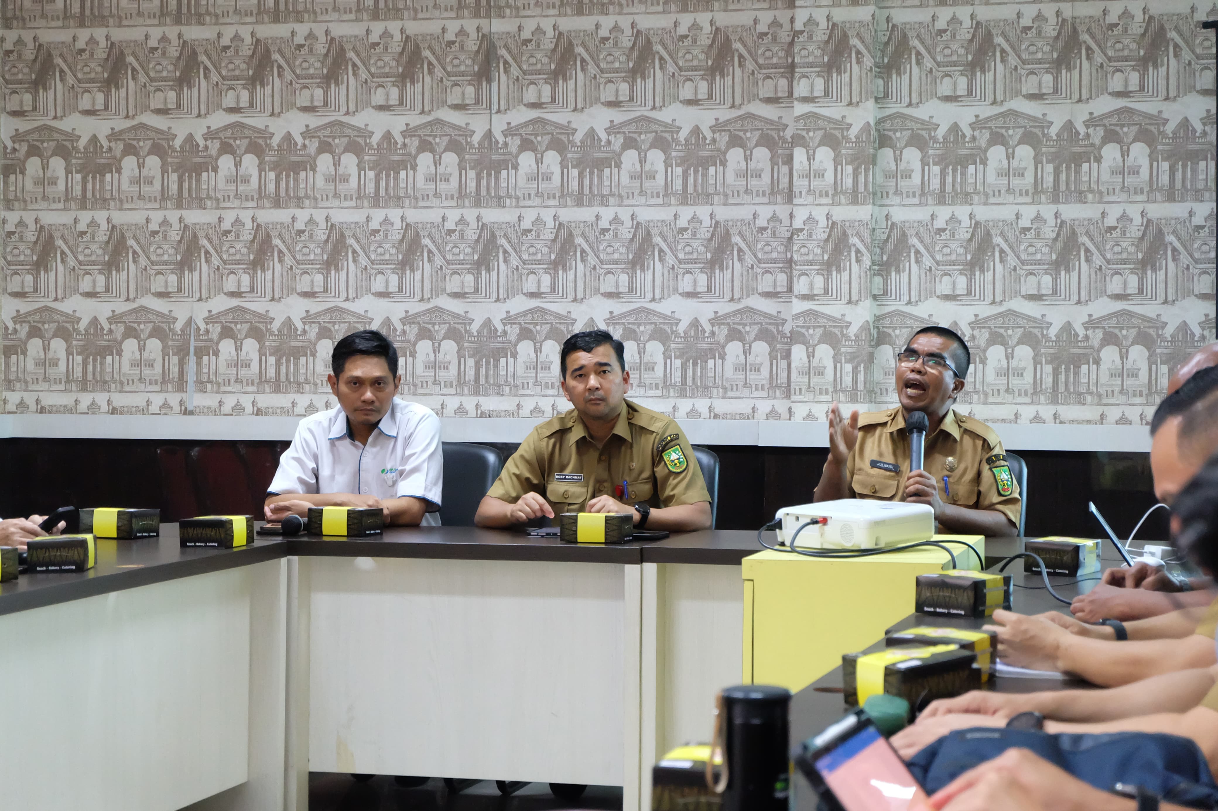 Disnakertrans Riau Gelar Rapat Persiapan Apel Bulan K3 Nasional 2025