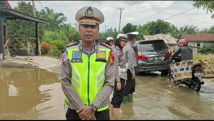 Sempat Terputus, Jalan Lintas Rengat-Tembilahan Sudah Bisa Dilalui