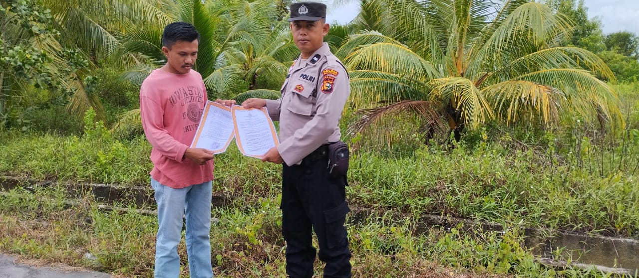 Ajak Warga Cegah Karhutla Bersama, Polsek Kuala Kampar Berpatroli dan Bagi Imbauan