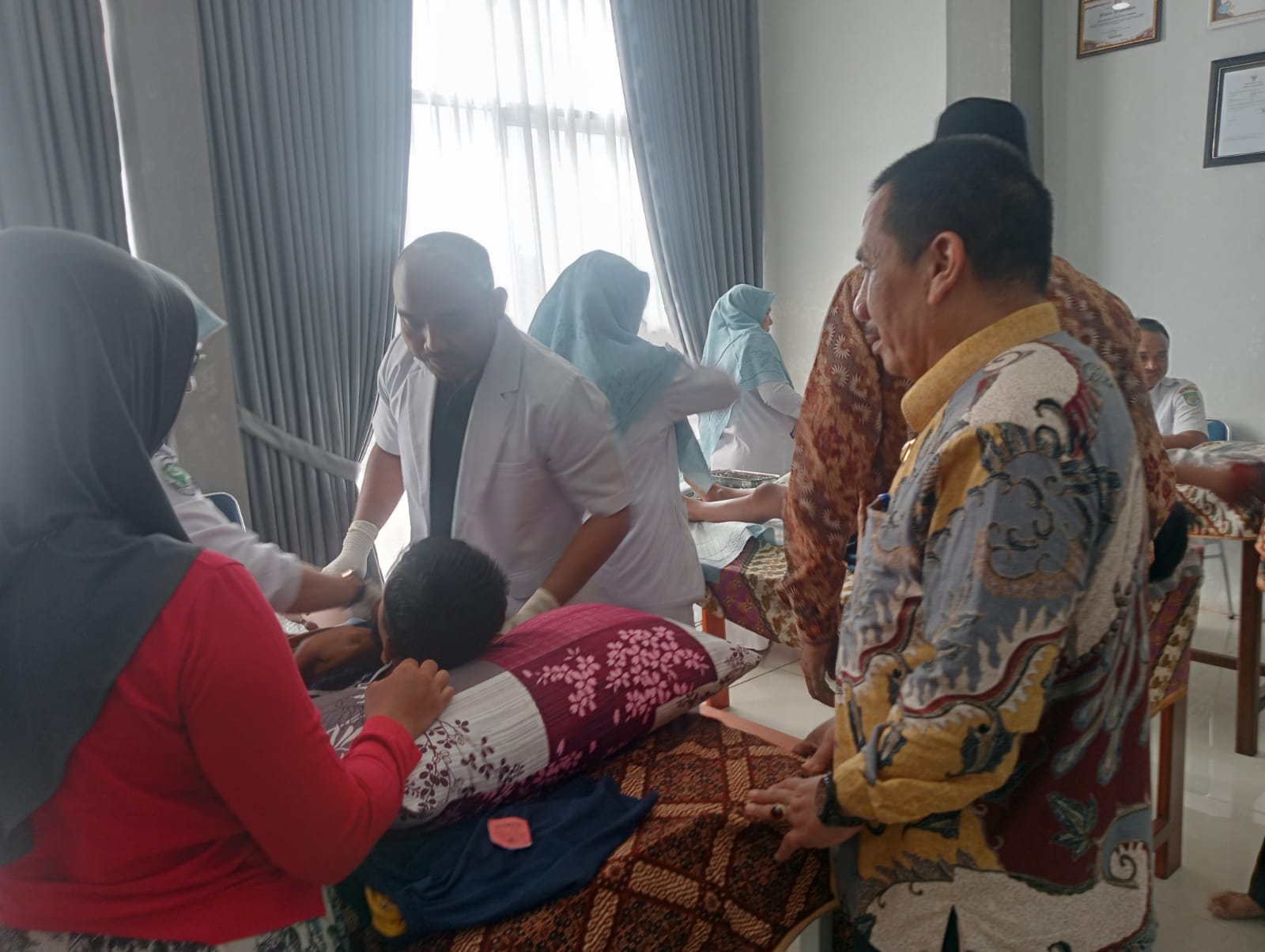 Basnas dan  Dinkes Rohul berikan bantuan Khitanan kepada 320 orang anak dari warga kurang mampu