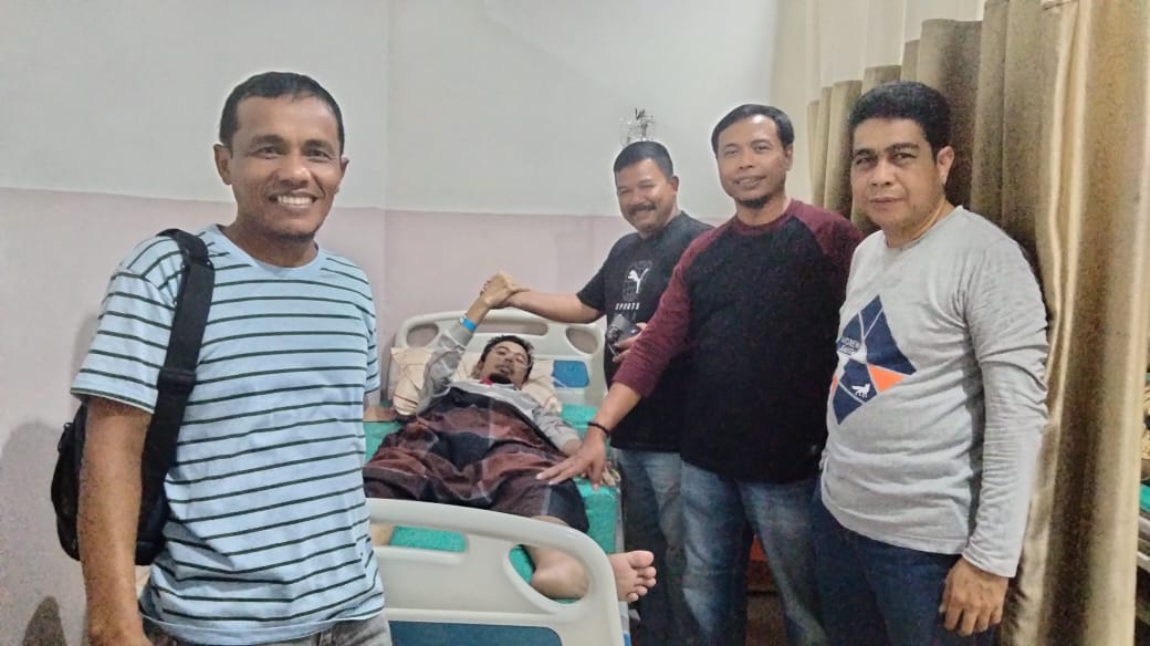 Ketua DPC Demokrat Inhu Adila Ansori Kunjungi Kader yang Sakit dan Beri Dukungan