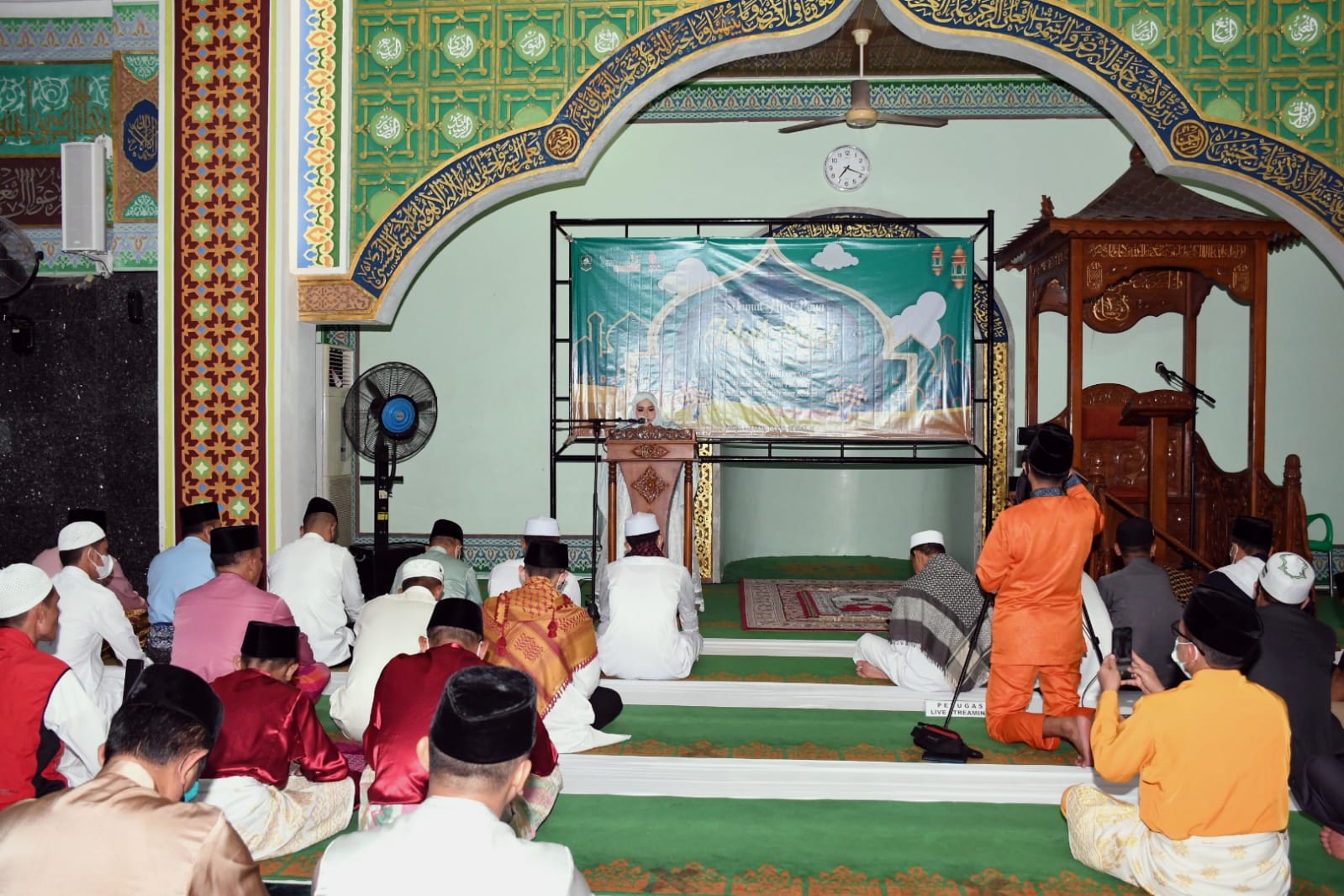 Pesan Bupati Kasmarni pada Hari Kemenangan 1 Syawal 1443 H